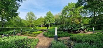 BIG Art & Garden (Beelden in Gees) - Het Tuinpad Op / In Nachbars Garten