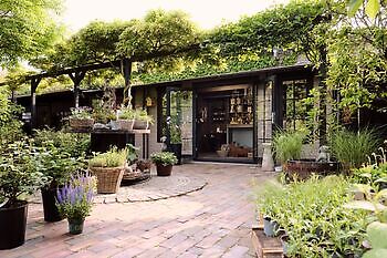 Kleine Gärtnerei im grünen Haus - Het Tuinpad Op / In Nachbars Garten