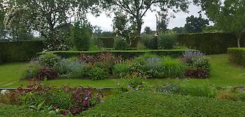 De Tuin van Mineke Bosch - Het Tuinpad Op / In Nachbars Garten